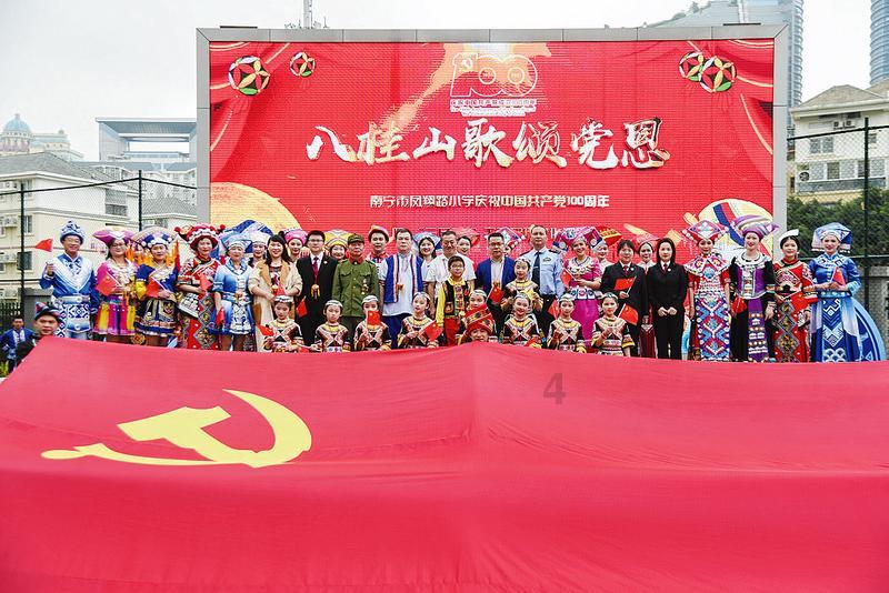 无限翻滚小球